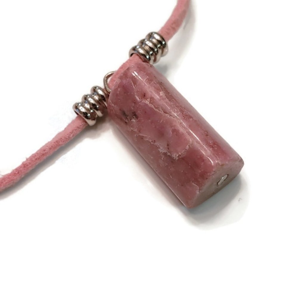 triangular Rhodonite pendant leather necklace - Picture 2 of 3